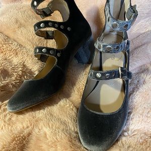 NWOT Strapped heels by Charles David- gray with a tiny hint of purple